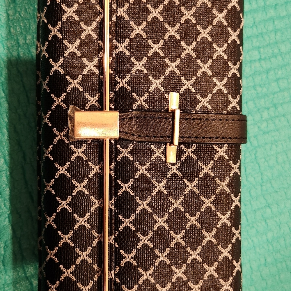 Wristlet wallet for women